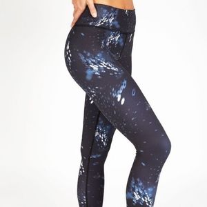 VieActive Rockell full length legging. NWOT.